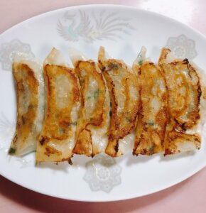 鳥羽の「弁慶」は地元民に愛される町中華。王道餃子がイイ！